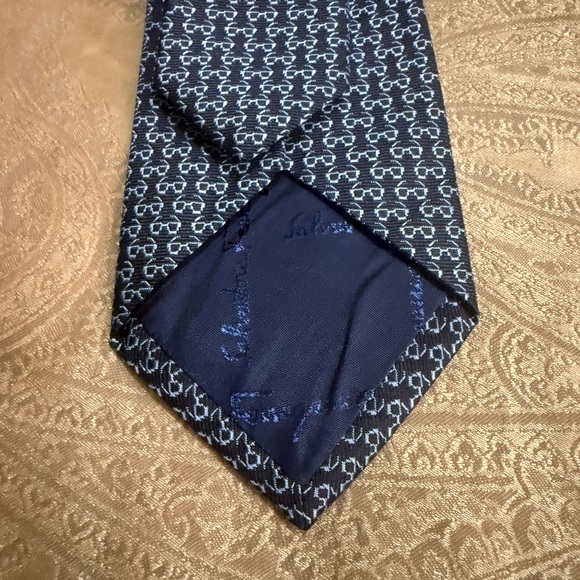 Salvatore Ferragamo Mens Blue Glasses Print Silk Tie - Picture 6 of 7